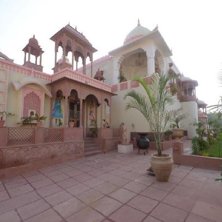 Hotel Suroth Mahal Luhāru Exterior photo
