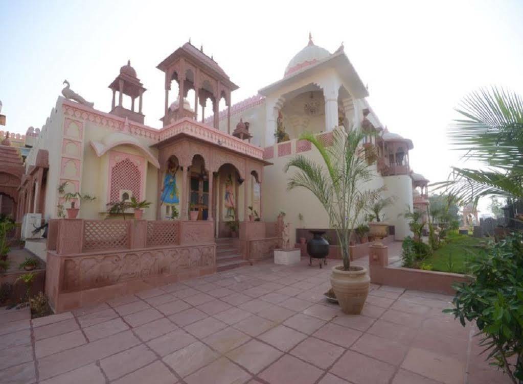 Hotel Suroth Mahal Luhāru Exterior photo