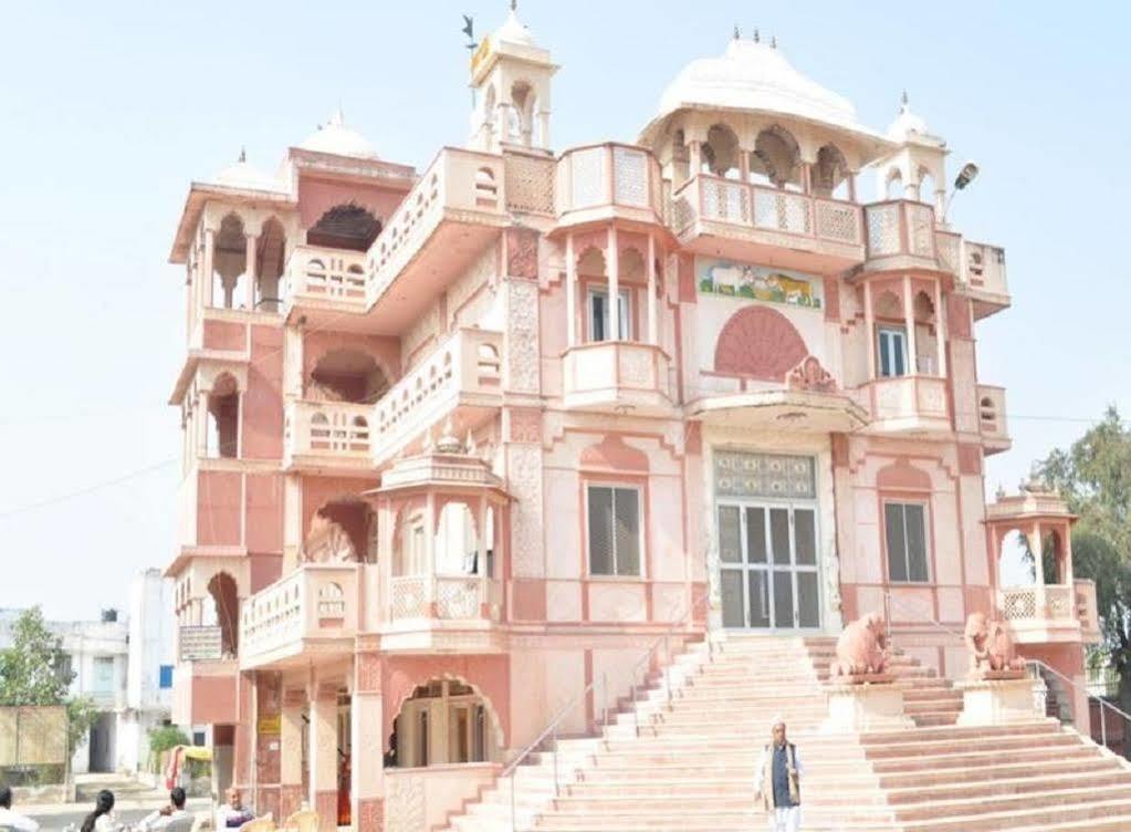 Hotel Suroth Mahal Luhāru Exterior photo
