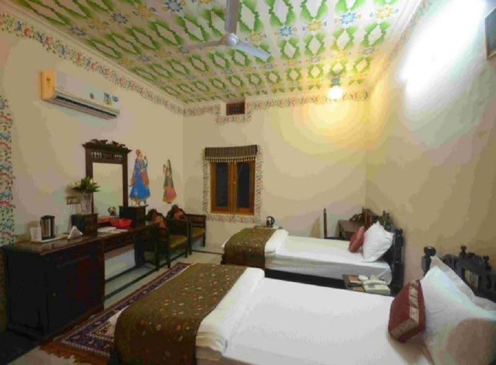 Hotel Suroth Mahal Luhāru Exterior photo